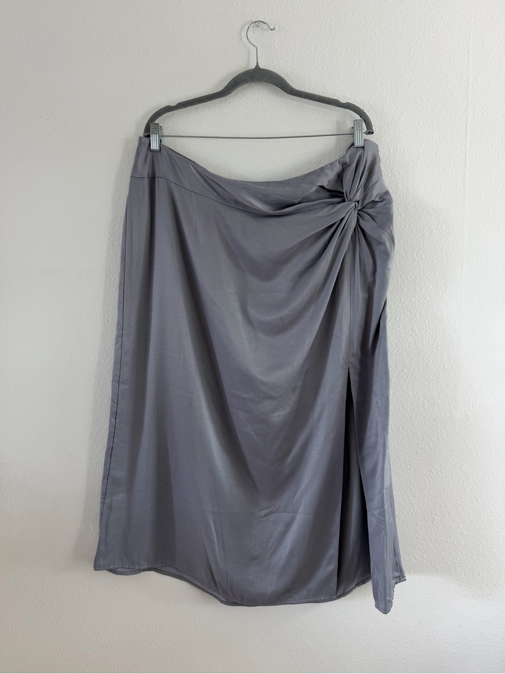 Abercrombie & Fitch Women’s Satin Like Gray Knot-Detail Midi Skirt Size XL/P